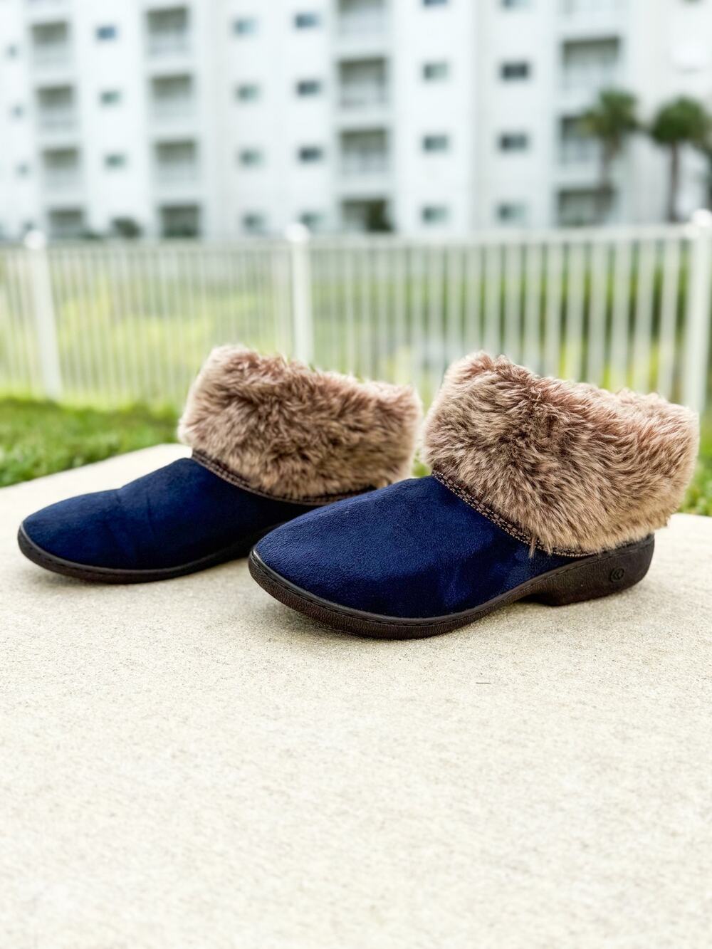 Isotoner Faux Fur Slipper Booties Navy Blue Cozy House Shoes Women’s 6-7